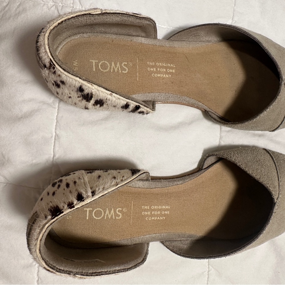 TOMS Women's Tan and Cream Shoes